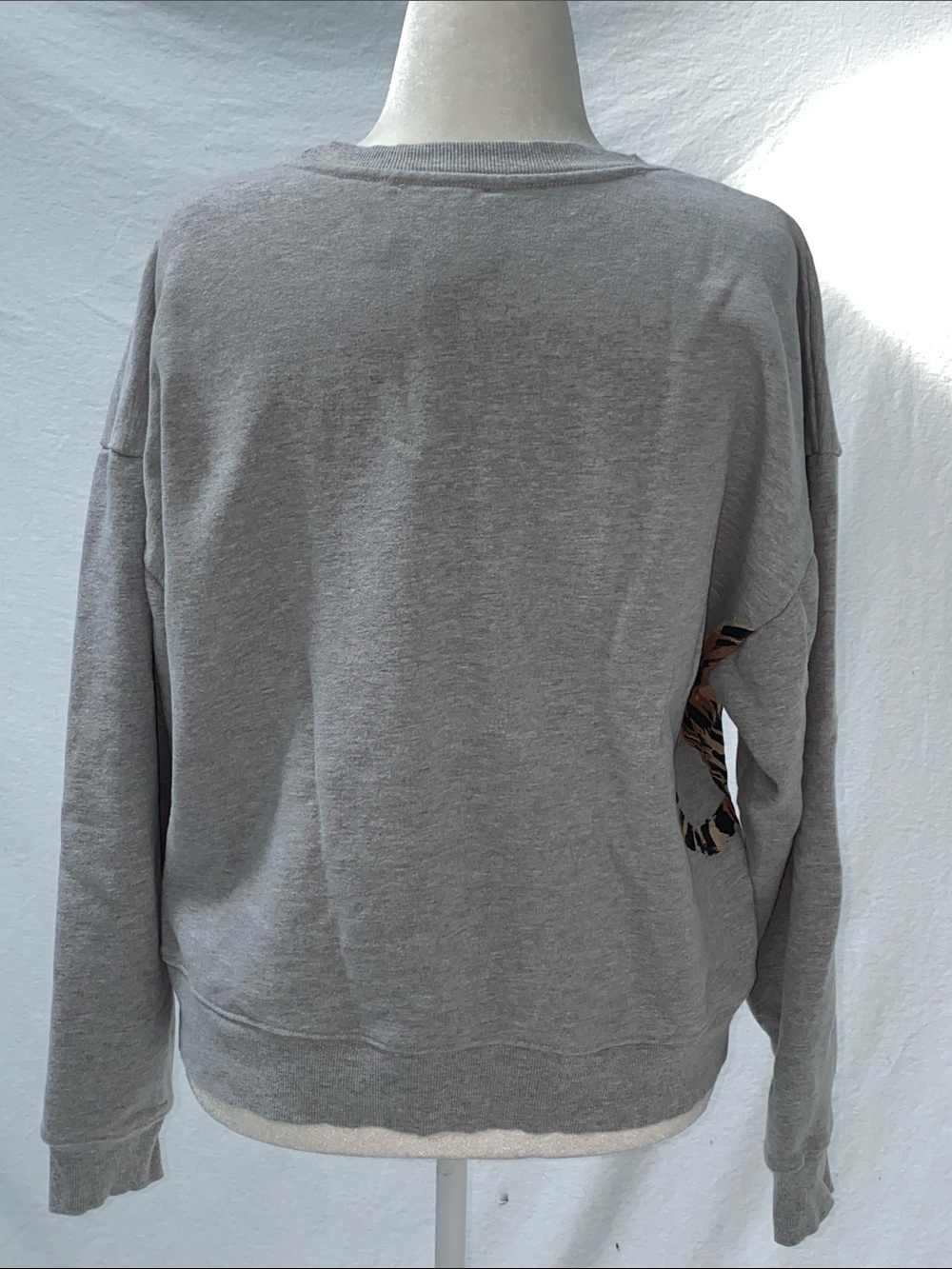 Anthropologie Maeve Tiger π
Graphic
Sweatshirt - Picture 5 of 7